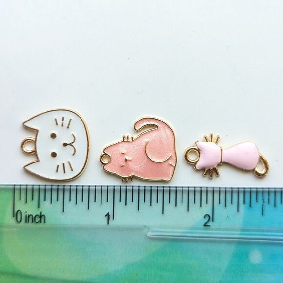 Whimsical Gold Tone Pink Enamel Various Kitty Cat Mini Pendant Bracelet Charms - Picture 3 of 3